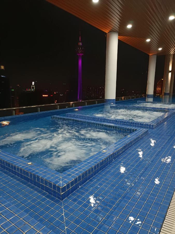 Lx 39A Balcony Klcc View 1 Bedroom Infinity Pool Kuala Lumpur Exterior photo